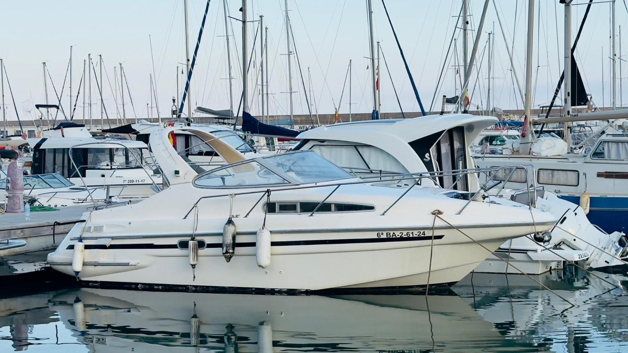 Boat In For Sleeping And Sailing Barcellona